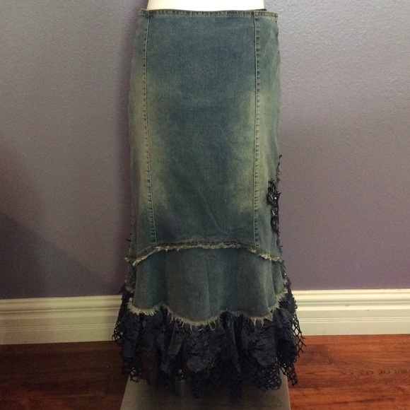 Bedazzled, yet slightly distressed denim skirt 😋 - Picture 7 of 8